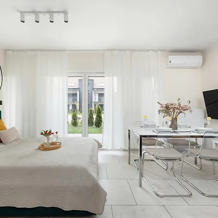 Apartamento Comfortable With Air Conditioning And Parking Near The By Renters