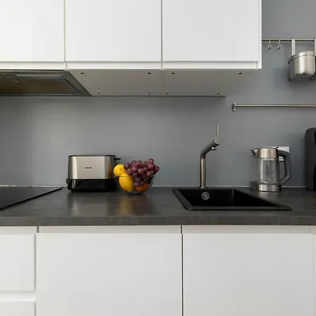 Comfortable With Air Conditioning And Parking Near The By Renters